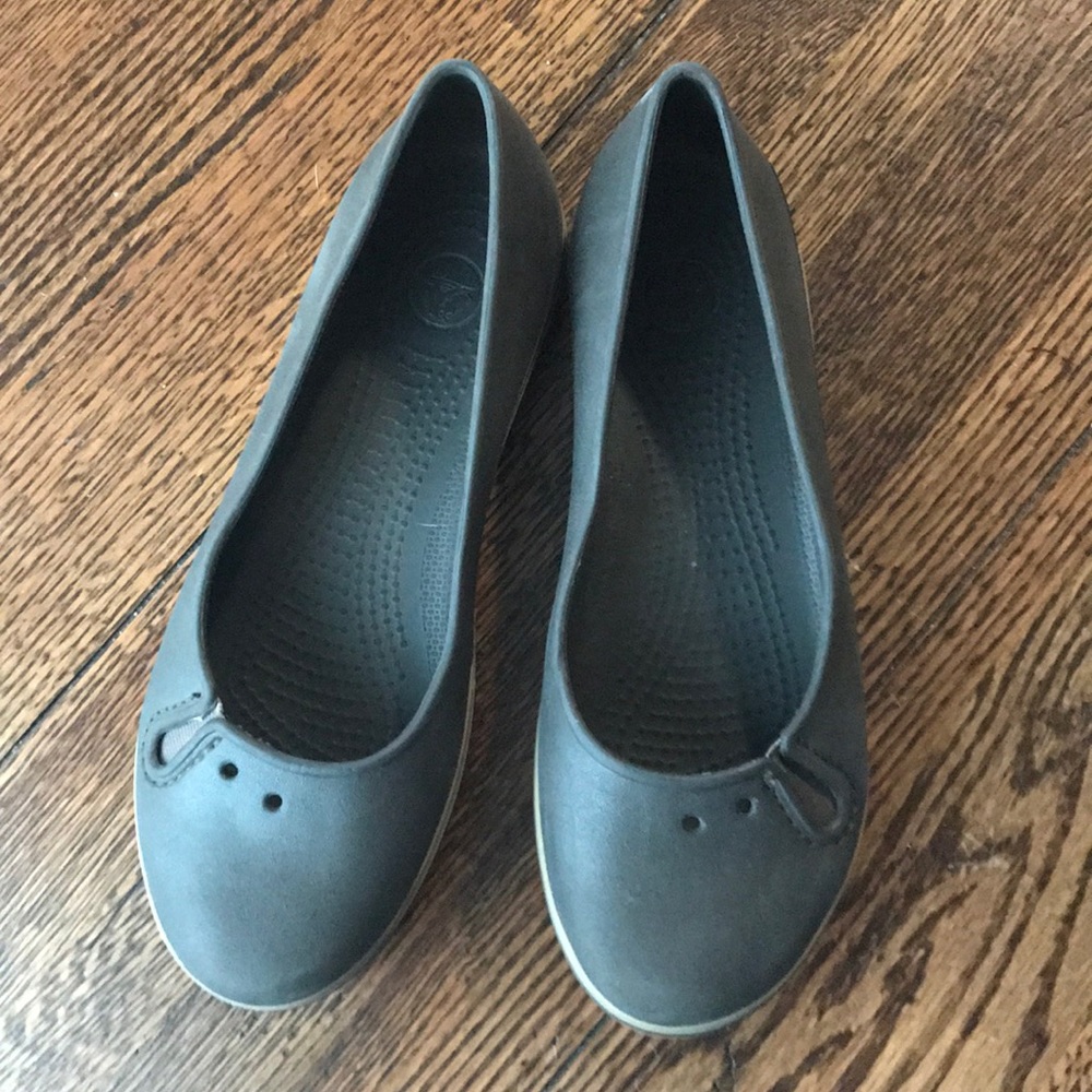 BROWN CROCS FLATS- SIZE 8W